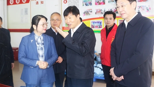 廣西壯族自治區黨委委員、常委、副書(shū)記劉小明蒞臨百裕集團環(huán)江車(chē)間調研