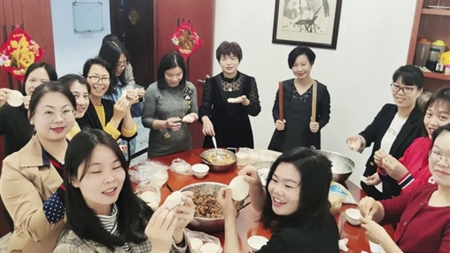 共享歡樂(lè ) | 百裕集團營(yíng)銷(xiāo)中心喜樂(lè )鬧元宵、暖心慶生日