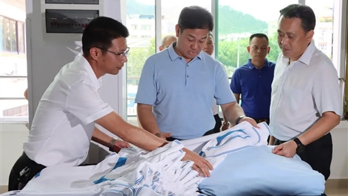 梧州市市委常委、統戰部部長(cháng)何世恰蒞臨百裕集團調研指導